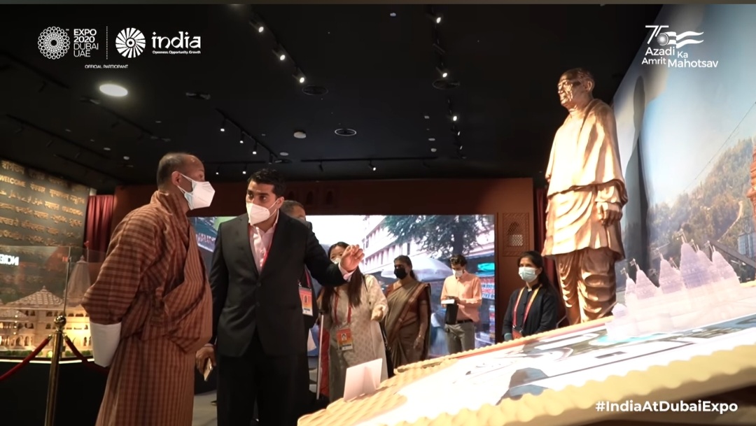 H.E. Loknath Sharma, Minister of Economic Affairs, Bhutan is presented the BAPS Hindu Mandir model