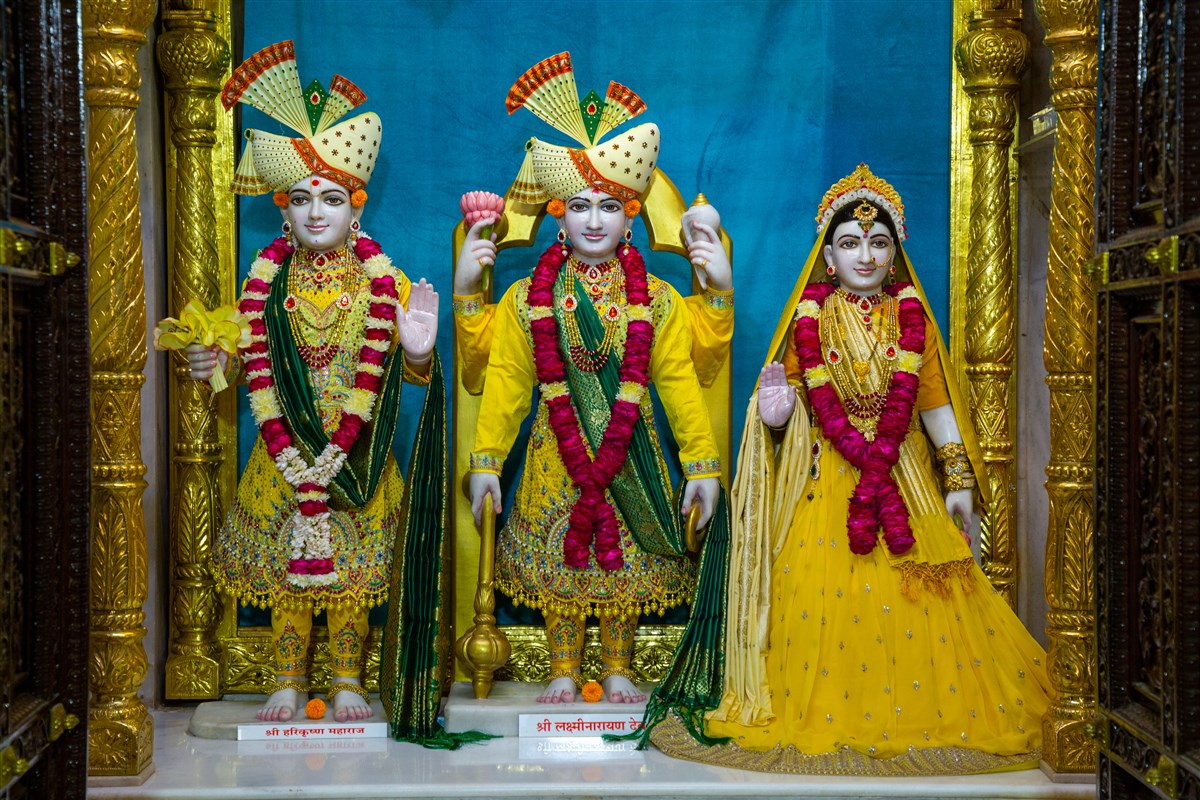 Shri Harikrishna Maharaj and Shri Lakshmi-Narayan Dev 