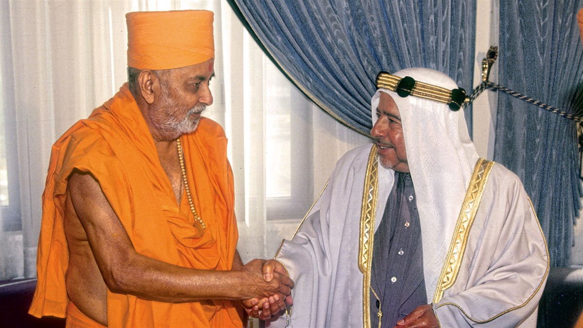 The First Amir of Bahrain, His Highness Shaikh Isa Bin Salman Al Khalifa, welcomed His Holiness Pramukh Swami Maharaj to his Palace. 14 April 1997, Bahrain