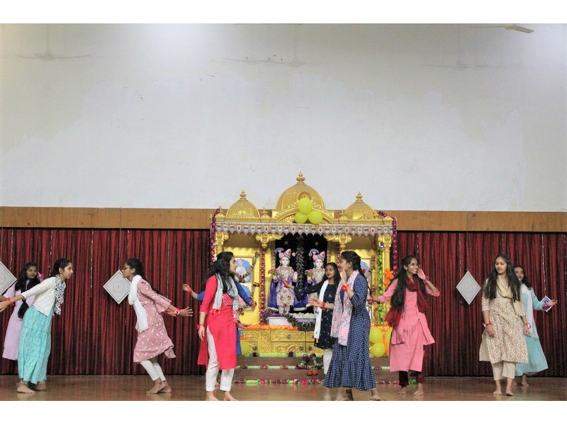 Singing, dancing & other activities organised by the students