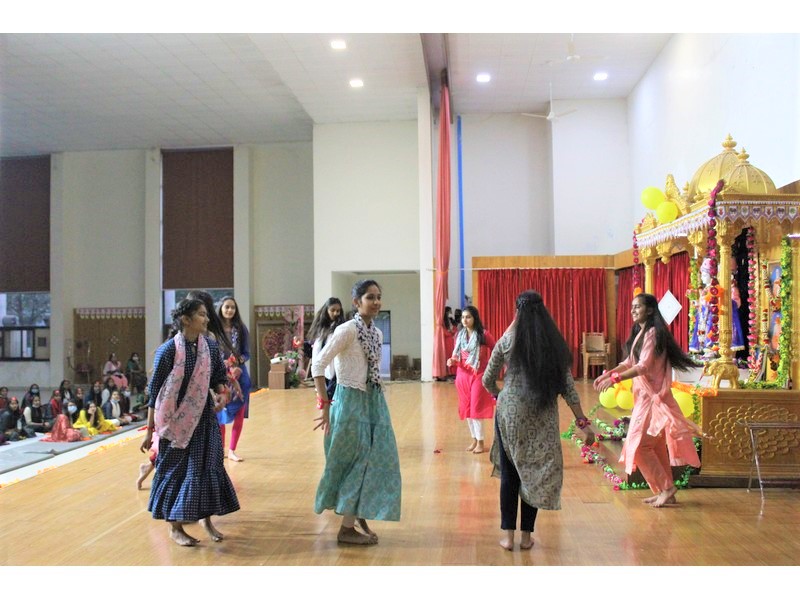 Singing, dancing & other activities organised by the students