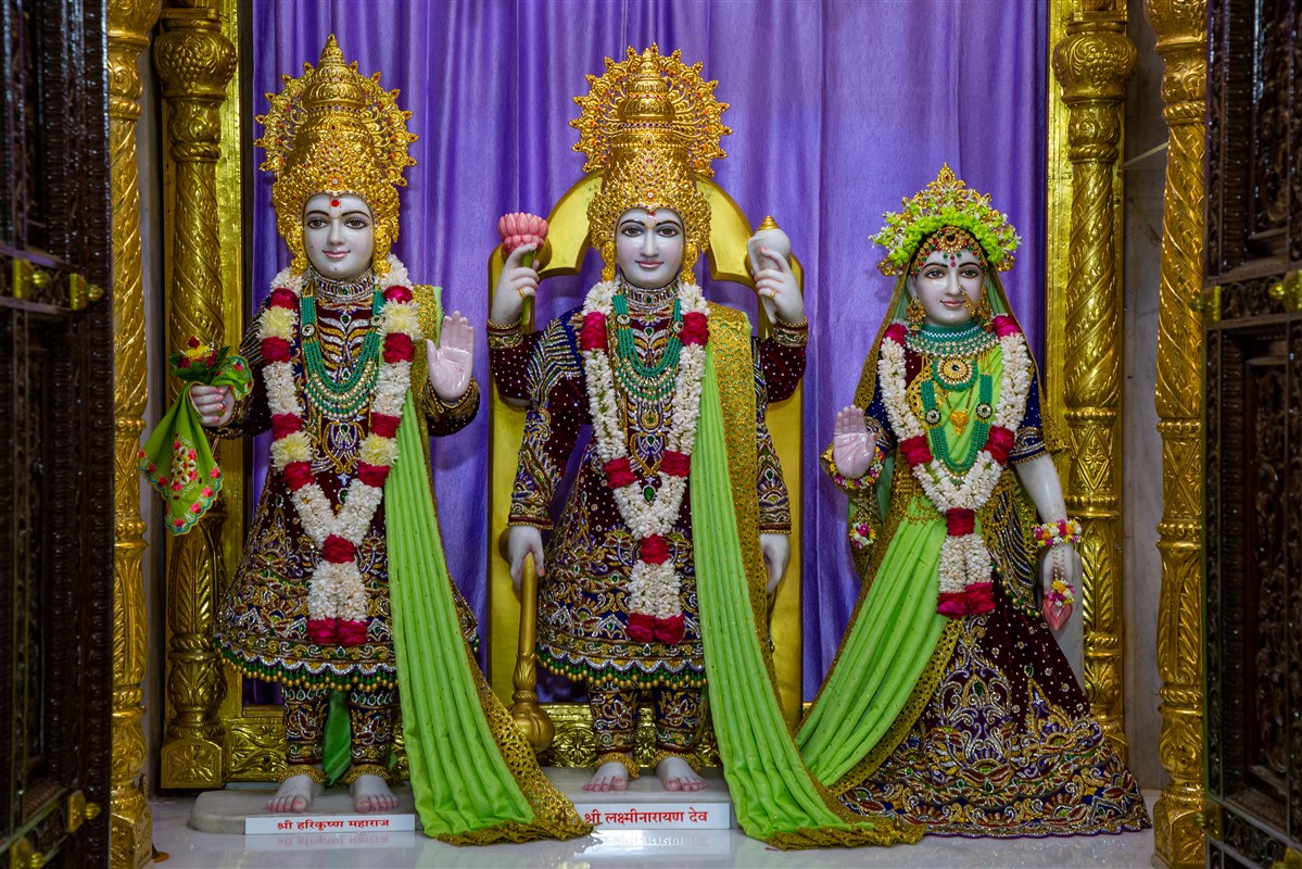 Shri Harikrishna Maharaj and Shri Lakshmi-Narayan Dev 