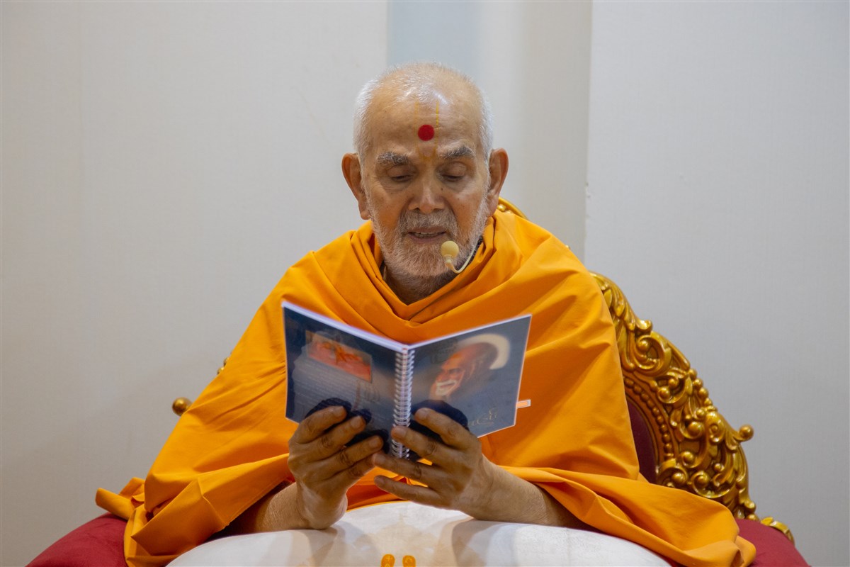 Swamishri discourses on the Yogi Vani