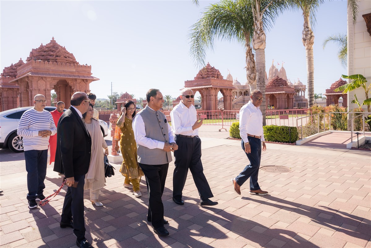 Former Chief Minister of Gujarat Shri Vijaybhai Rupani arrives at the BAPS Shri Swaminarayan Mandir, Los Angeles, CA