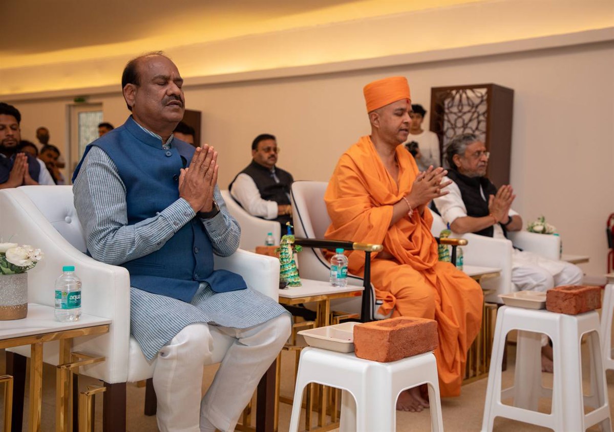 Shri Om Birlaji, Shri Sushil Kumarji and members of the delegation join in the puja of the bricks to be used in the mandir's construction