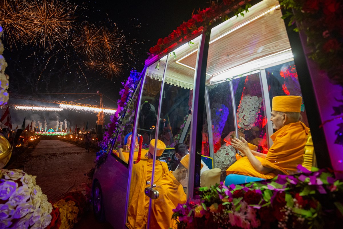 Fireworks to welcome Swamishri
