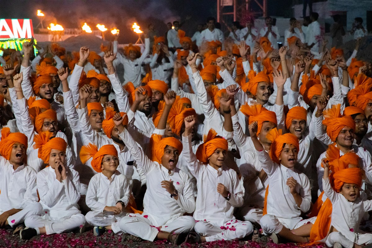 Children hail 'Swaminarayan Bhagwan ni jai'