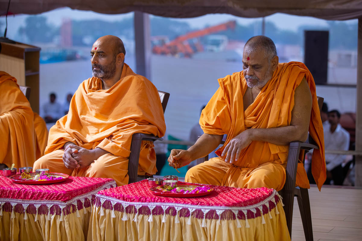 Sadhus perform the mahapuja rituals