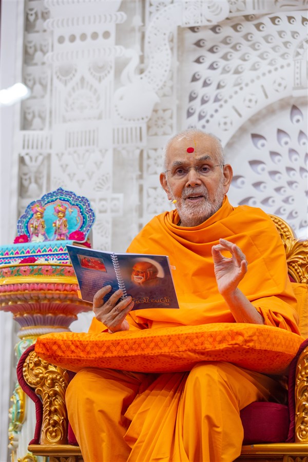 Swamishri discourses on the Yogi Vani