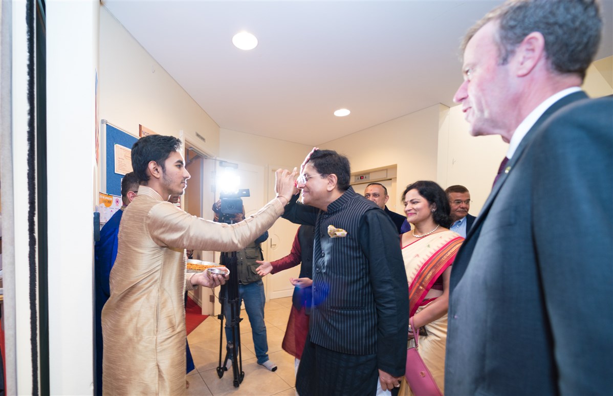 Australian and Indian Trade Delegation Visit BAPS Swaminarayan Mandir, Sydney