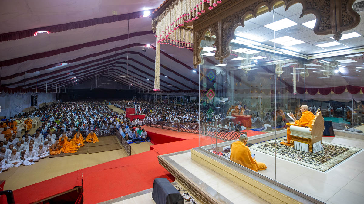 Sadhus, sadhaks and devotees during the assembly