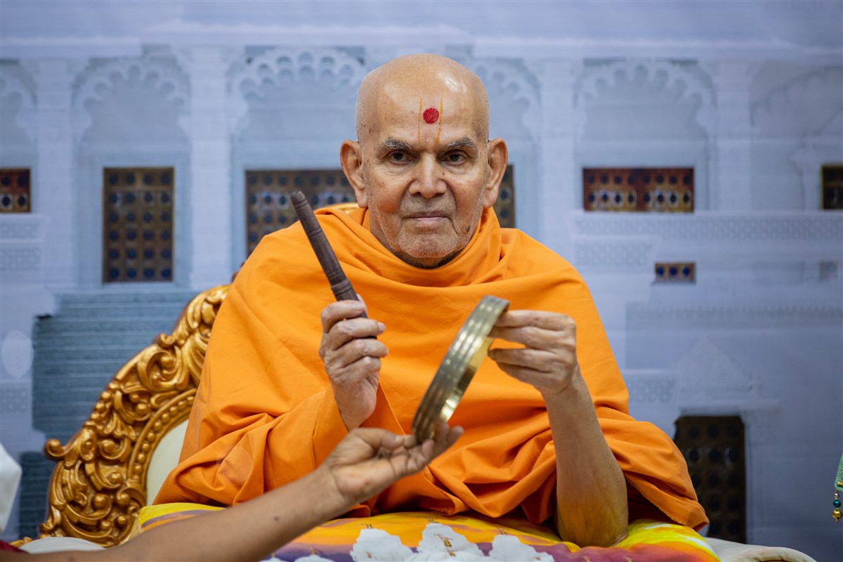 Swamishri plays a tribal instrument
