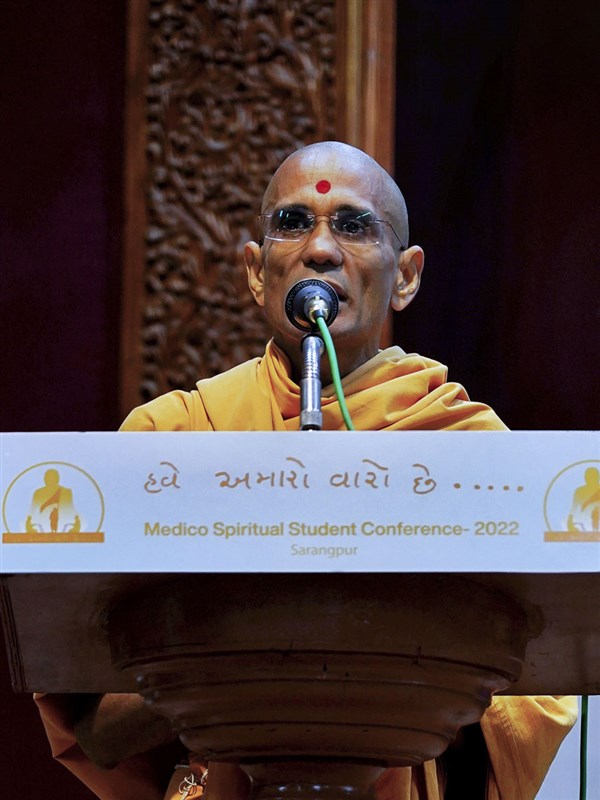 Atmatrupt Swami addresses the conference