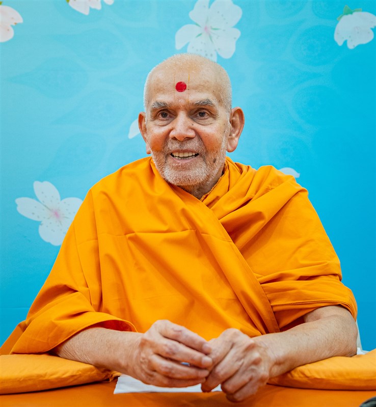 Swamishri in a joyous mood