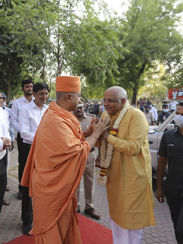 Chief Minister of Gujarat, Shri Bhupendrabhai Patel arrives at BAPS Shri Swaminarayan Mandir, Ahmedabad