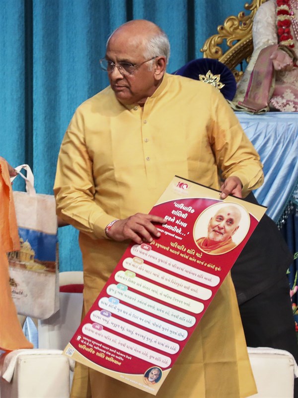 Parivarik Shanti Abhiyan calendar presented to Shri Bhupendrabhai Patel