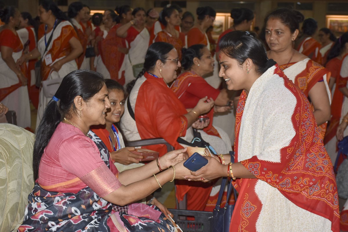 Parivarik Shanti Abhiyan: Shatabdi Volunteers Felicitation Assembly, Bhavnagar