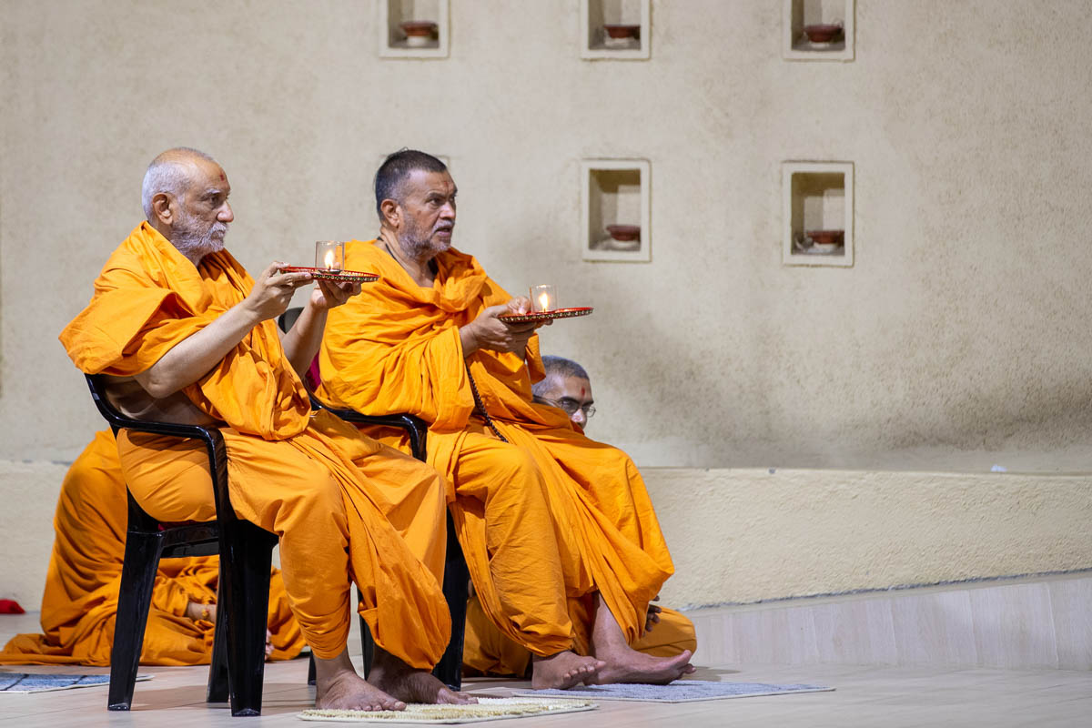Swamis perform the arti