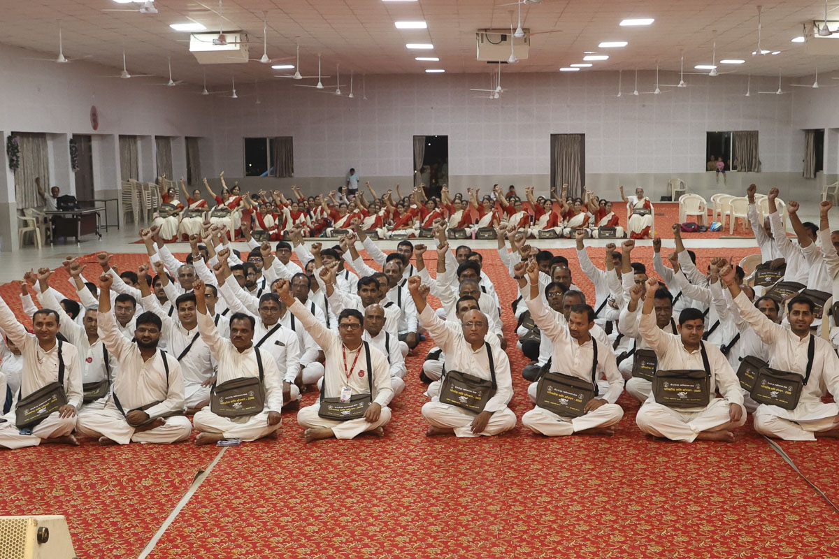 Parivarik Shanti Abhiyan: Shatabdi Volunteers Felicitation Assembly, Pune
