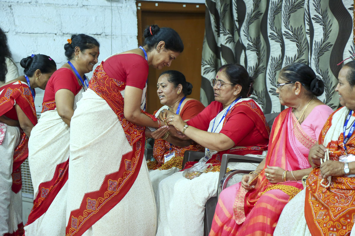 Parivarik Shanti Abhiyan: Shatabdi Volunteers Felicitation Assembly, Porbandar