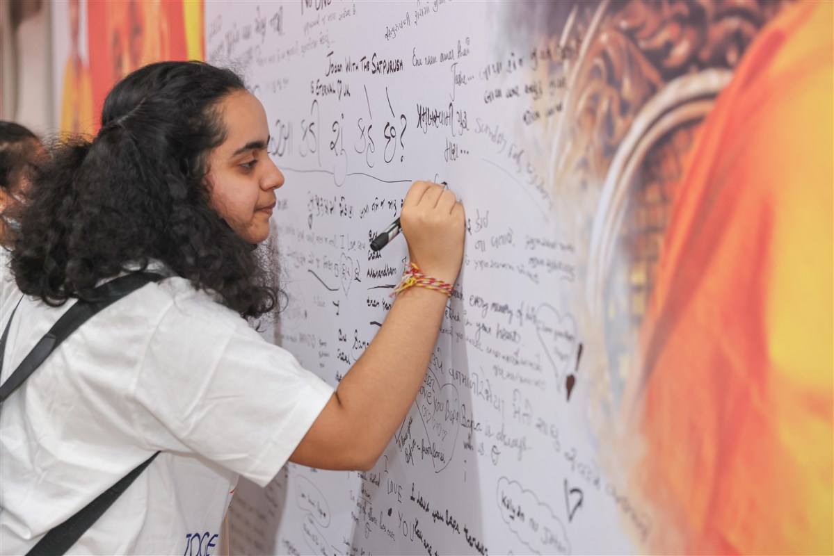 Each participant shared what they thought was the significance behind the verse of the kirtan 'Ekaj Asha Chhe'
