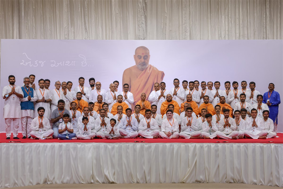 All the attendees took group photos to remind them of this unique shibir