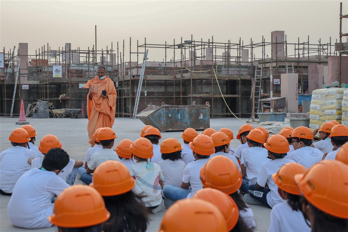Children too received a personal tour of the mandir site