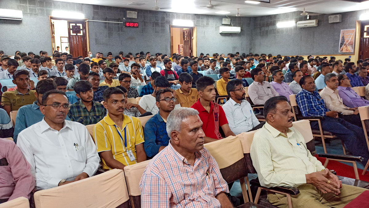 Seminar on ‘Krushi Maharshi: Pramukh Swami Maharaj’, Anand
