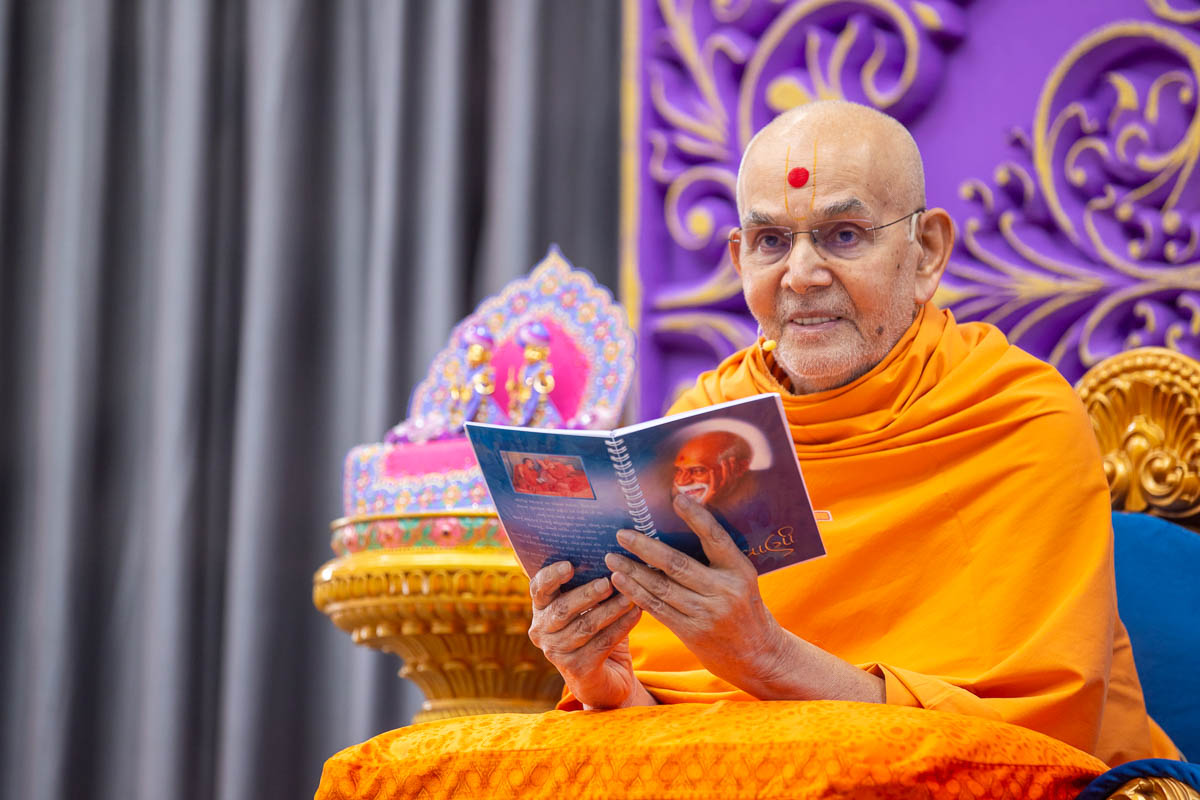 Swamishri discourses on the Yogi Vani 