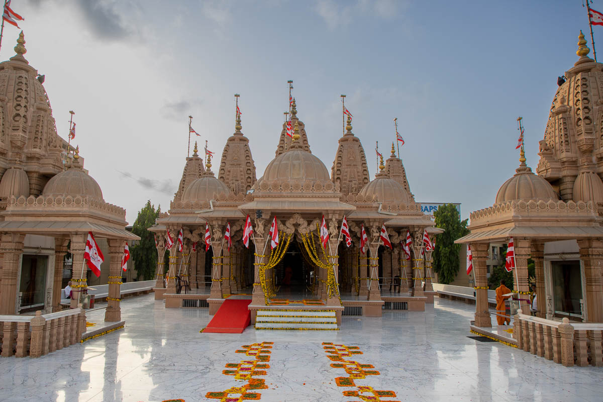 BAPS Shri Swaminarayan Mandir, Adajan, Surat