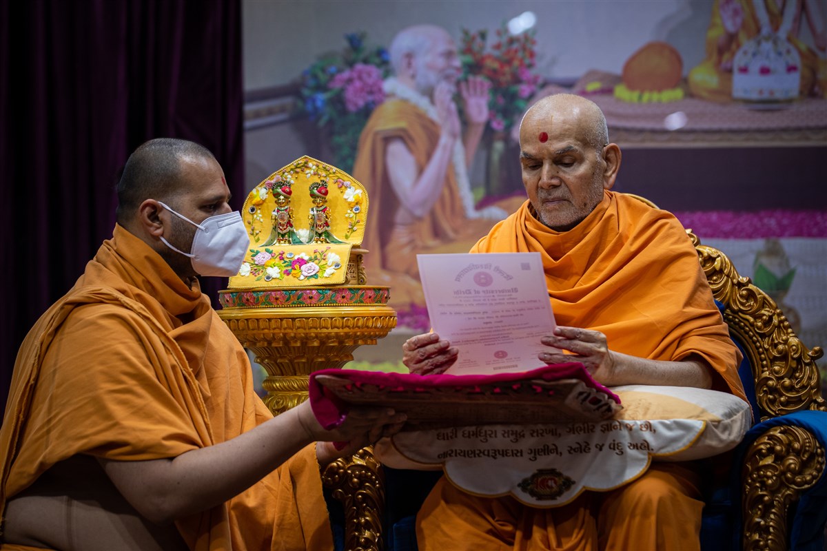 Swamishri sanctifies the PhD certificate awarded to Paramvivek Swami