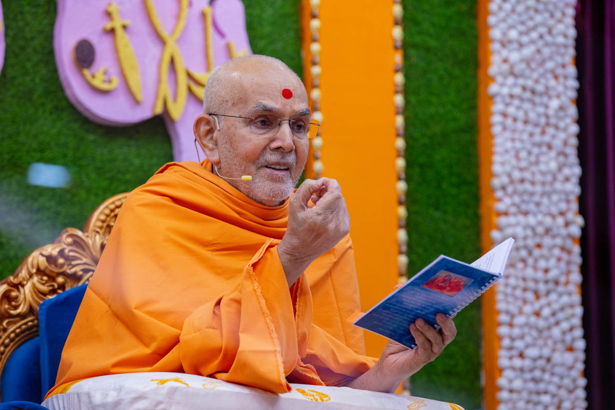 Swamishri discourses on the Yogi Vani 