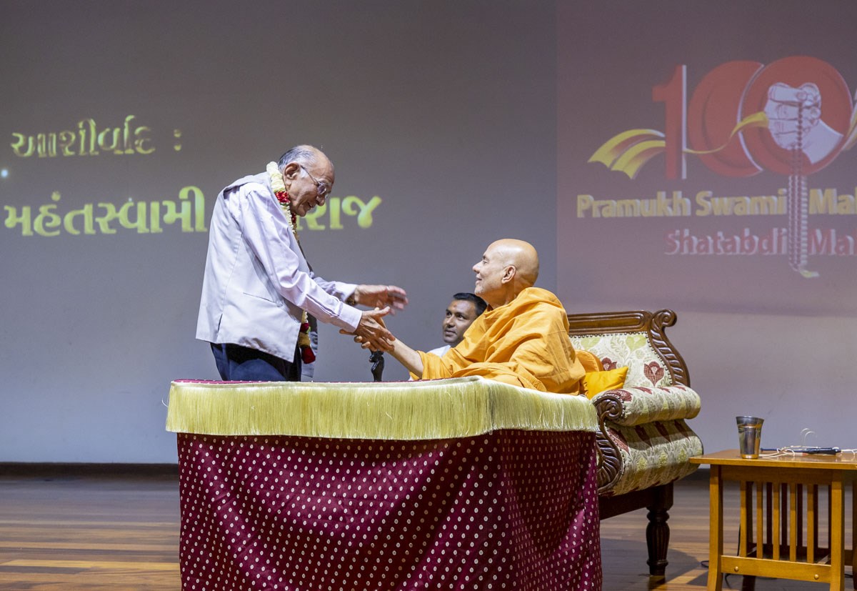 Pujya Viveksagar Swami in conversation with Shri Harshadbhai Rana