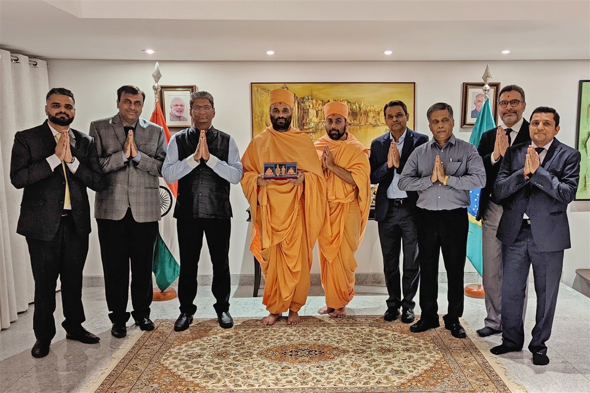 From left to right, Shri Hitam Thanki (BAPS Volunteer, São Paulo), Shri Kartik (BAPS Volunteer São Paulo), Honorable Ambassador of India to Brazil, Shri Suresh Reddy, Pujya Priyasevadas Swami, Pujya Uttamshlokdas Swami, Shri Tushar Parikh (Country Head, Tata Consulting Services), Shri R. Venugopal, Second Secretary (Ambassador’s Office), Shri Rajan Shah (BAPS Volunteer, Canada), Shri Pratyush Patel (BAPS Volunteer, Chicago)