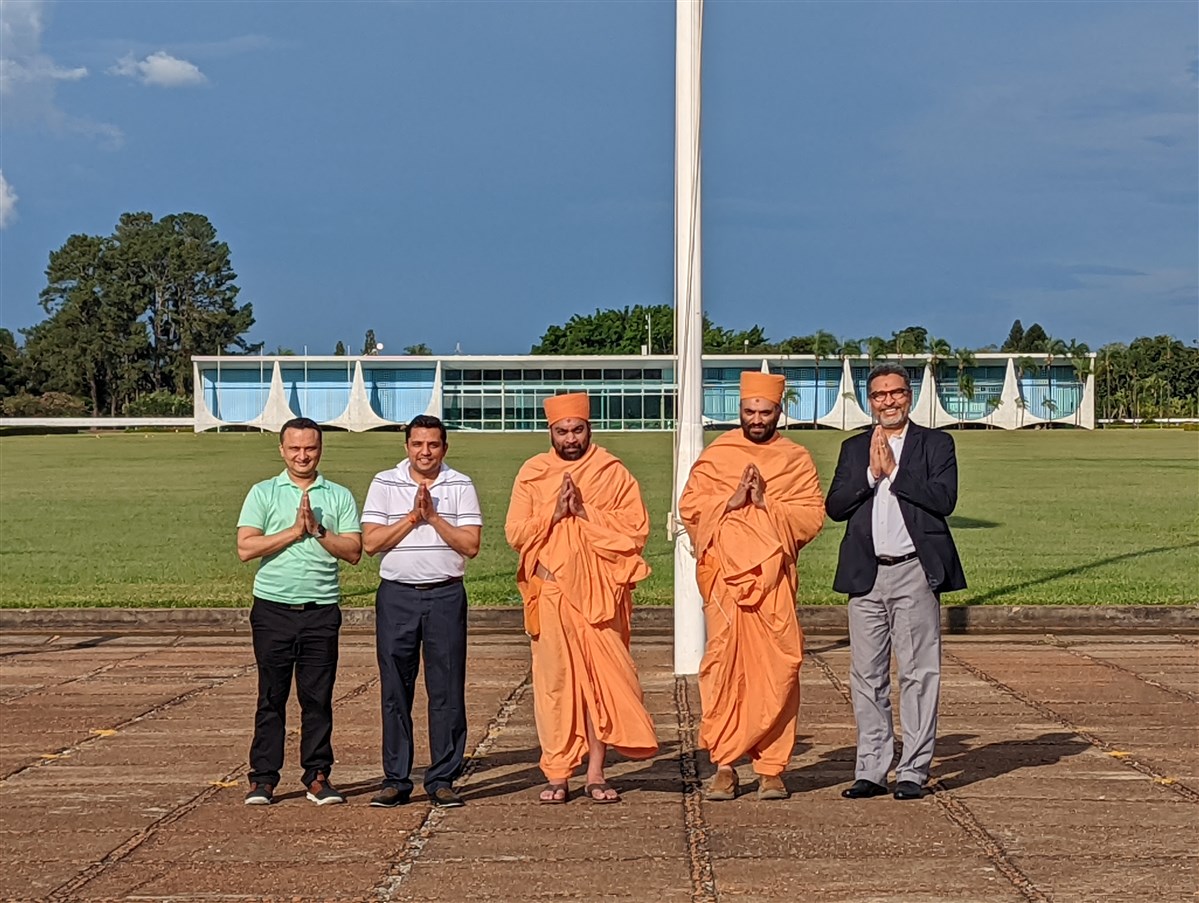 Devotees with Pujya Swamis at the Indian Embassy in Brasilia, Brazil