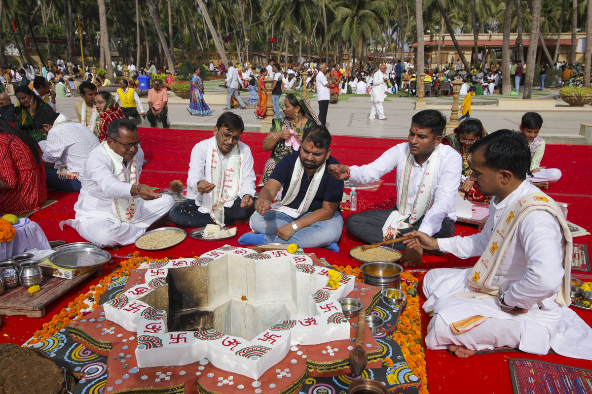 Devotees participate in the yagna rituals