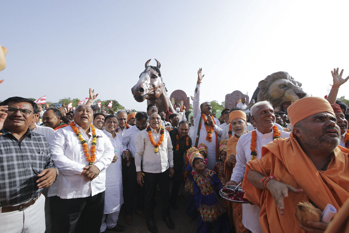Nagar Yatra - a procession of the murtis through the streets of Mahuva