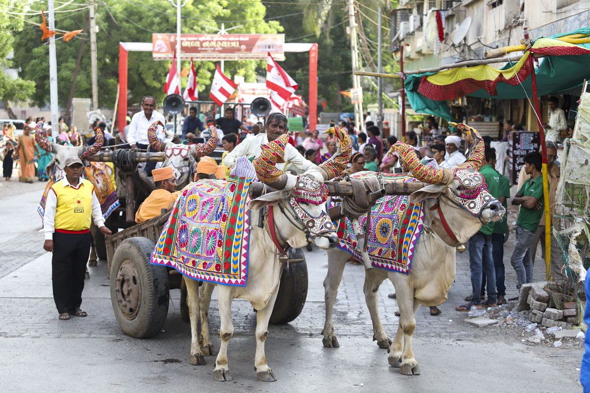 Nagar Yatra - a procession of the murtis through the streets of Mahuva