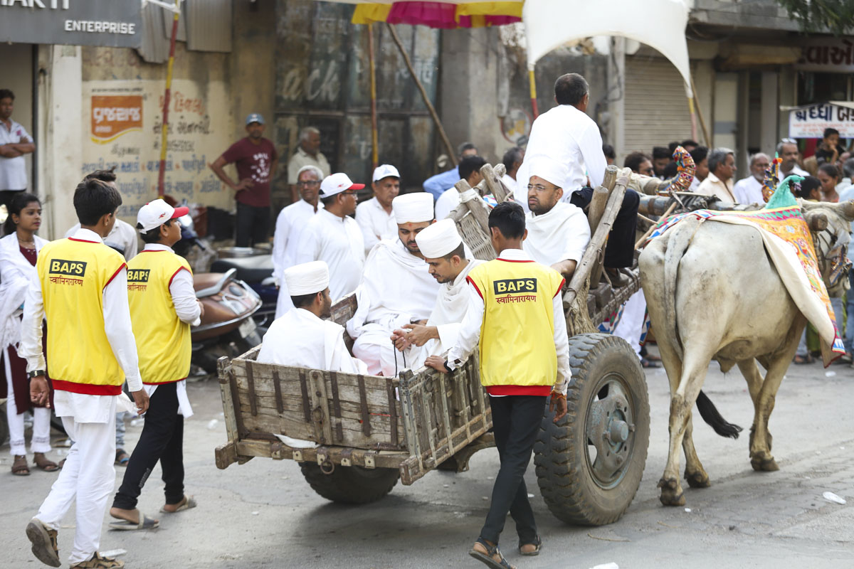 Nagar Yatra - a procession of the murtis through the streets of Mahuva