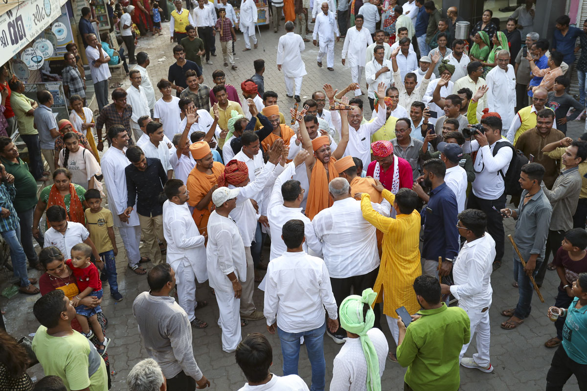 Nagar Yatra - a procession of the murtis through the streets of Mahuva