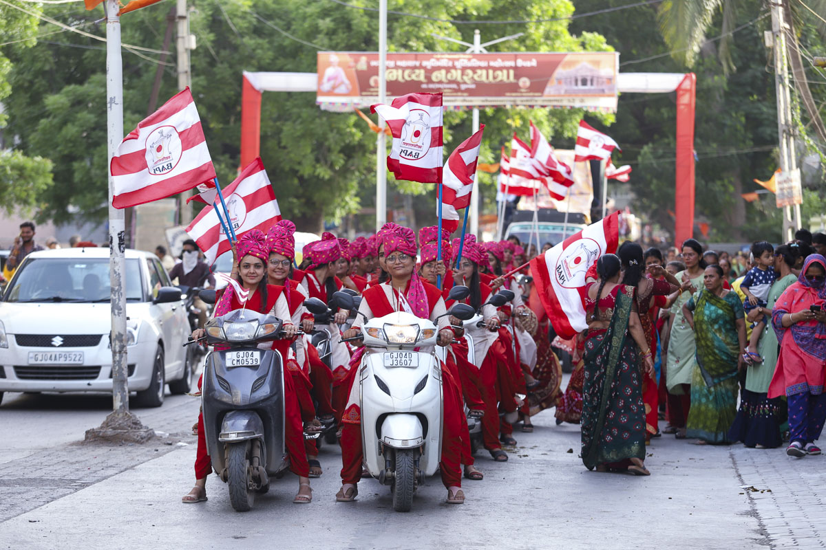 Nagar Yatra - a procession of the murtis through the streets of Mahuva