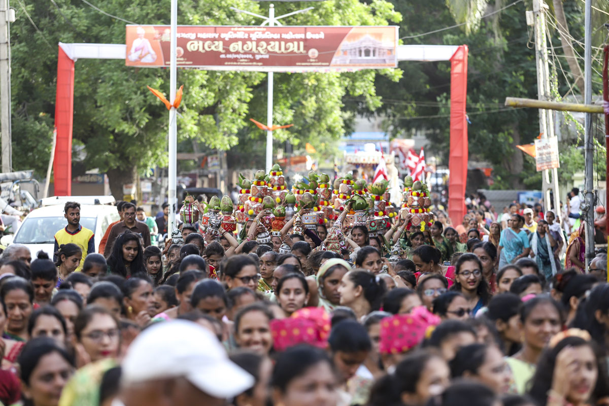 Nagar Yatra - a procession of the murtis through the streets of Mahuva