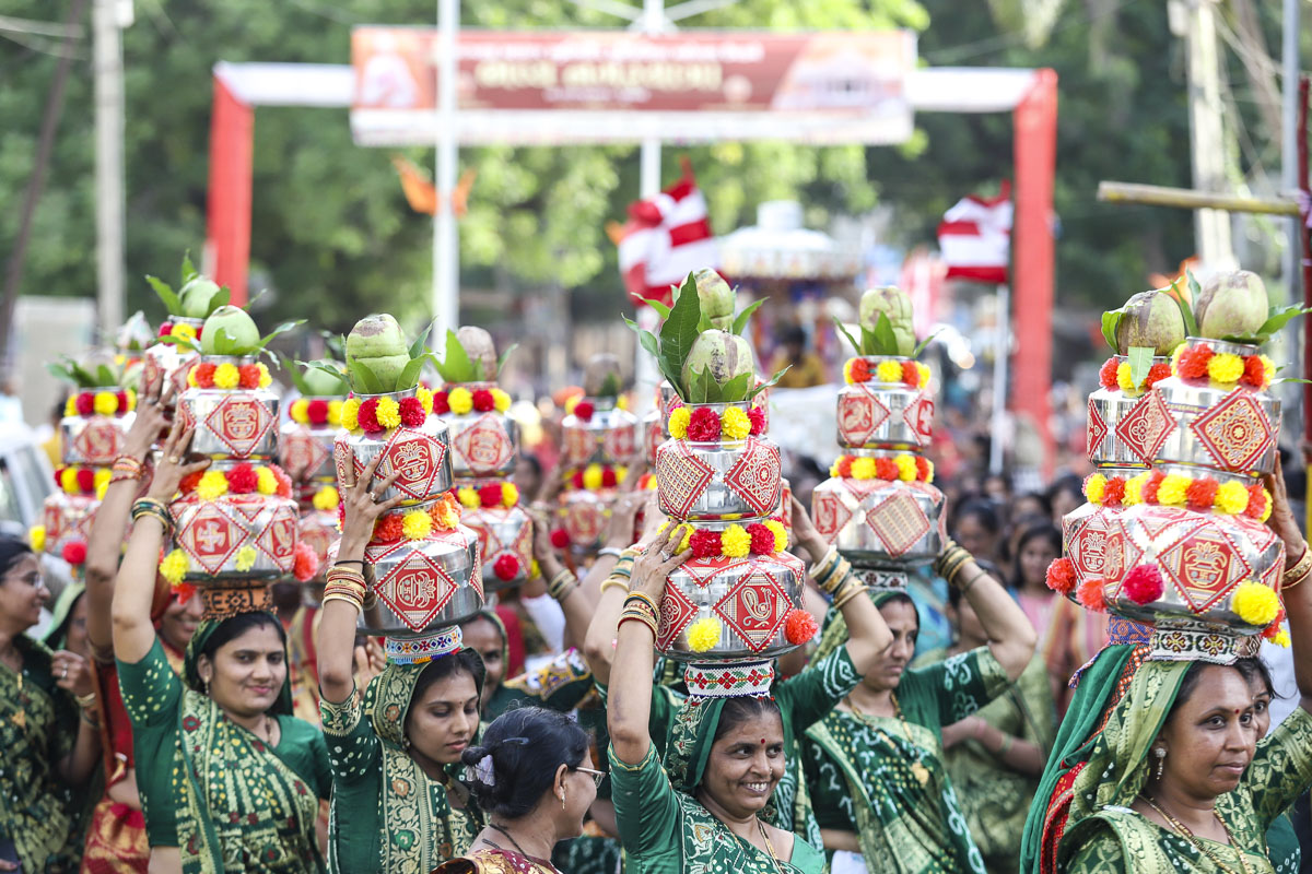 Nagar Yatra - a procession of the murtis through the streets of Mahuva