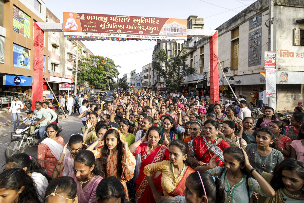 Nagar Yatra - a procession of the murtis through the streets of Mahuva