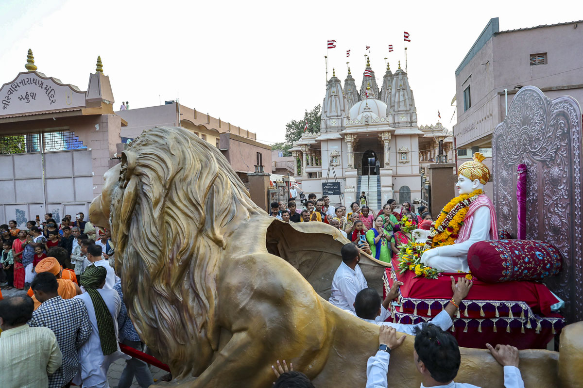 Nagar Yatra - a procession of the murtis through the streets of Mahuva