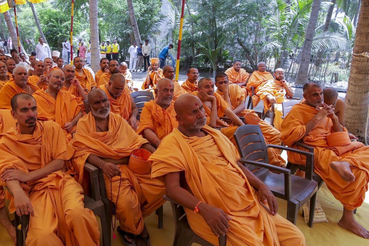 Sadhus during the assembly