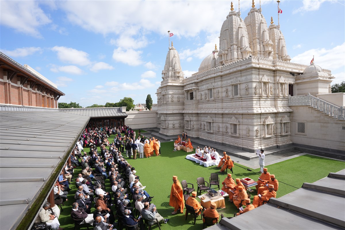 The inner courtyard of the Mandir provided the perfect backdrop for the traditional ceremony