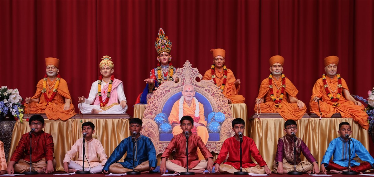 The children sang a medley of traditional bhajans extolling the life and virtues of Pramukh Swami Maharaj