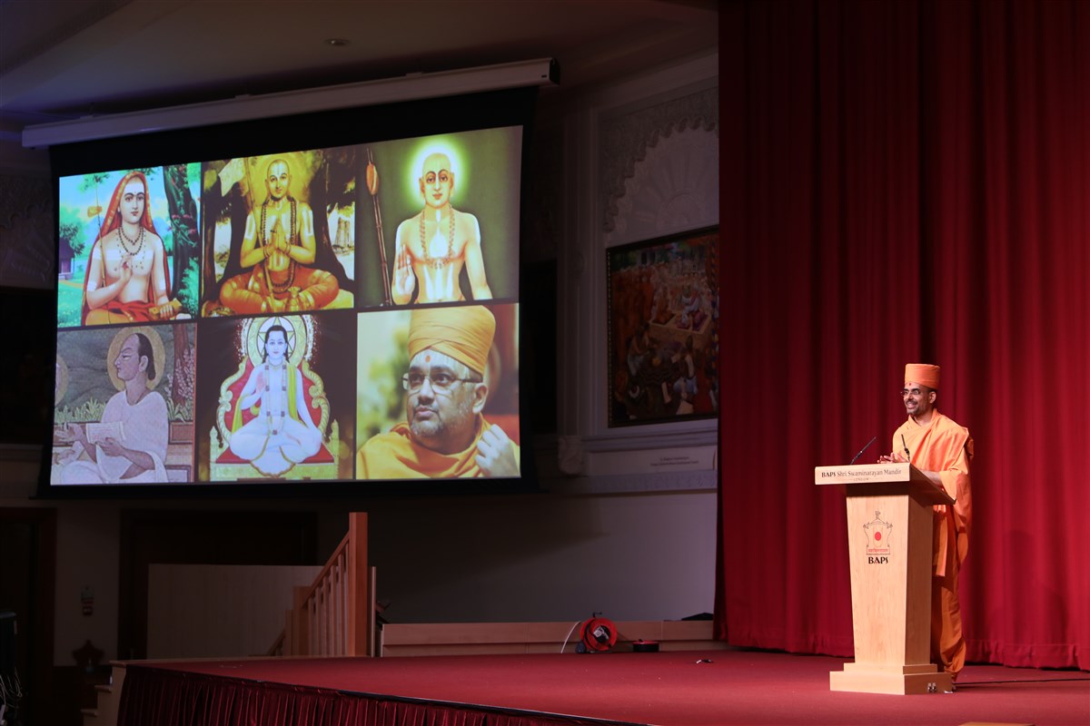 Paramtattvadas Swami firstly introduced Mahamahopadhyay Bhadreshdas Swami, explaining his role as the scholarly exponent of Akshar Purushottam Darshan, in line with the acharyas of the other schools of Vedanta