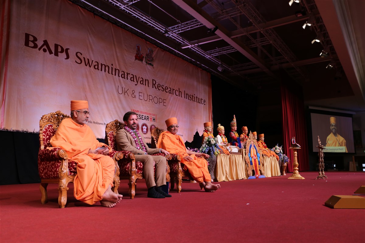 Paramtattvadas Swami introduced Professor Hegarty to the audience